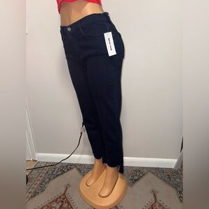 NWT NEW DKNY Cropped stairstep Jean in navy size 29